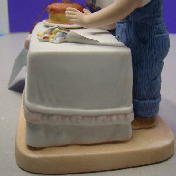 Denim Days Porcelain Figurine Happy Birthday #1520, 1985 Homco With hanging tag - Picture 9 of 16